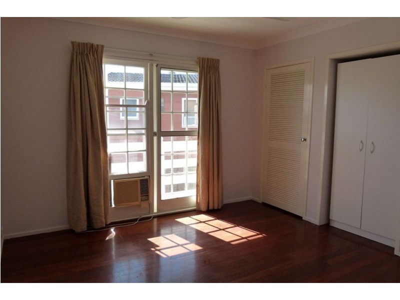 3/55 Sunset Blvd, Surfers Paradise QLD 4217