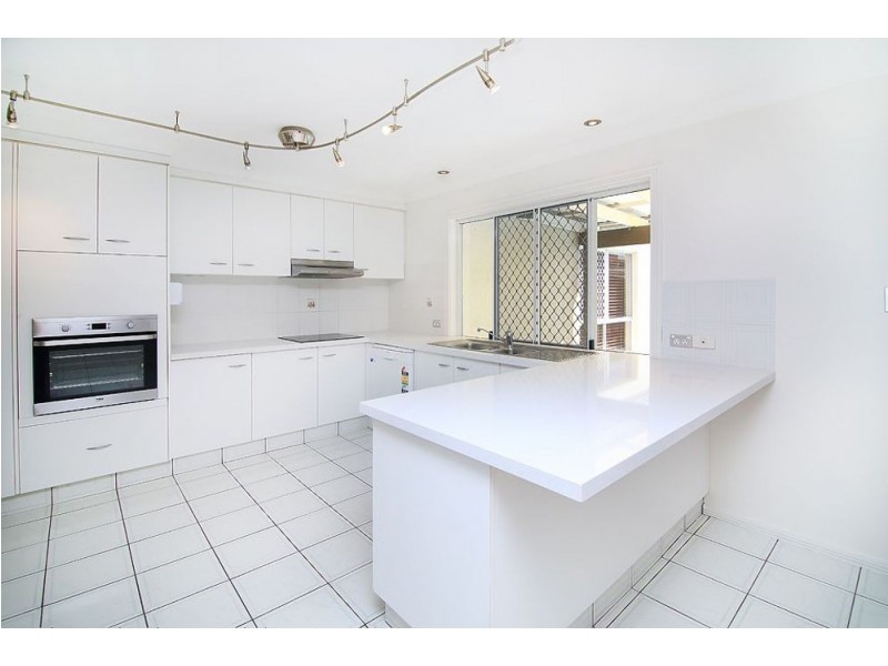 5 Teak Place, Ashmore QLD 4214