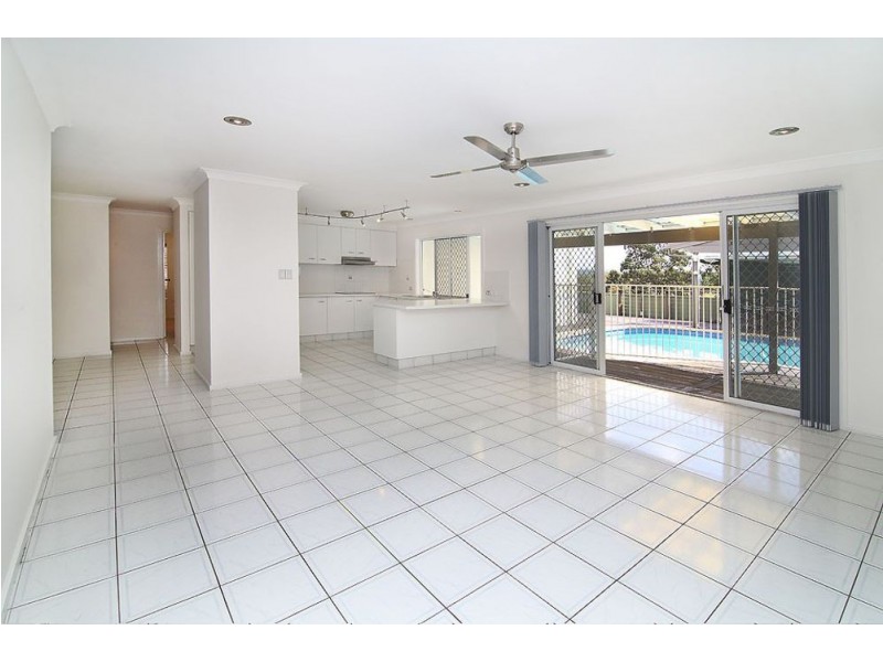 5 Teak Place, Ashmore QLD 4214