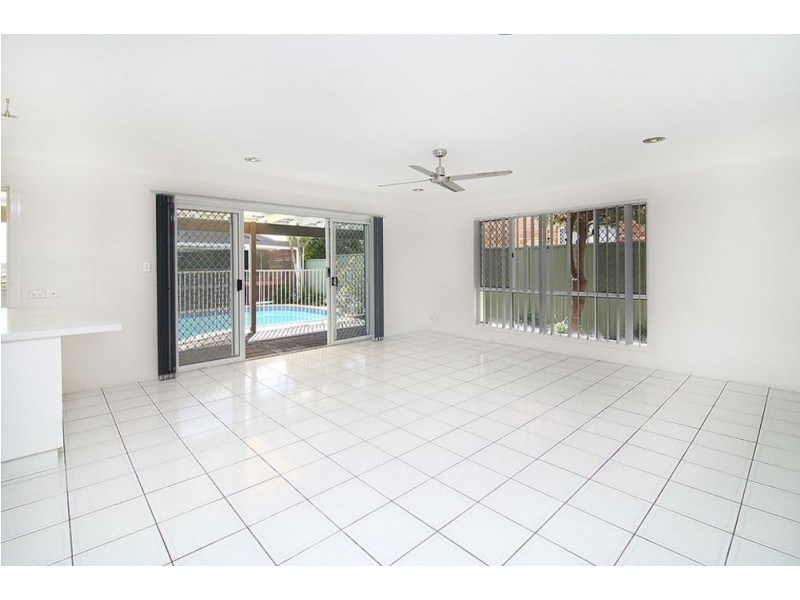 5 Teak Place, Ashmore QLD 4214