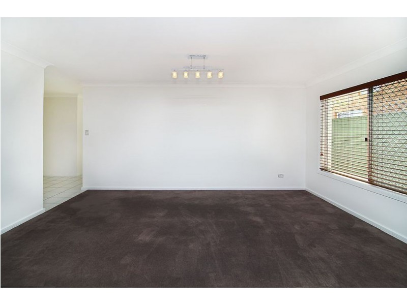 5 Teak Place, Ashmore QLD 4214