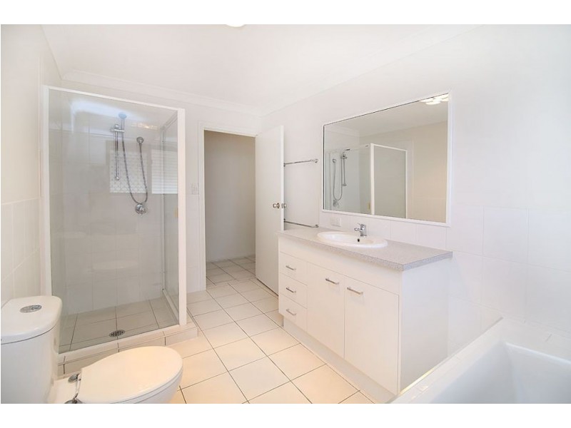 5 Teak Place, Ashmore QLD 4214