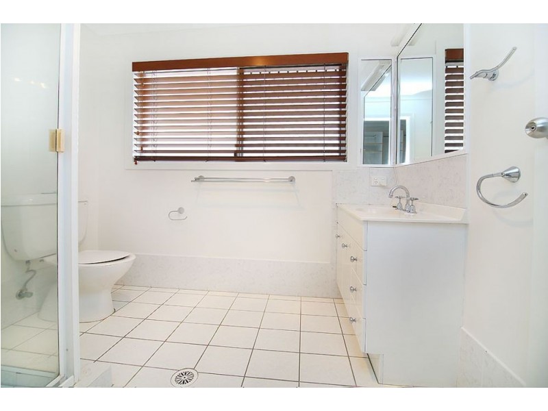 5 Teak Place, Ashmore QLD 4214