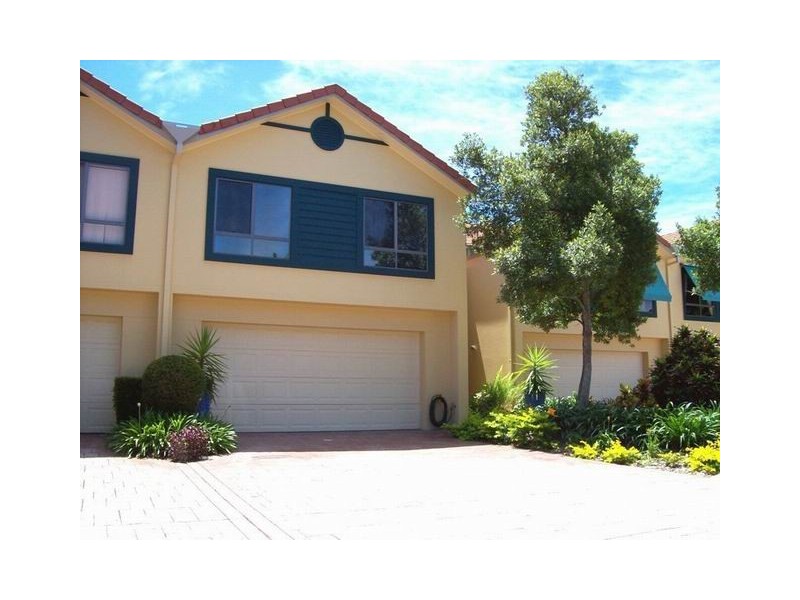 Clear Island Waters QLD 4226