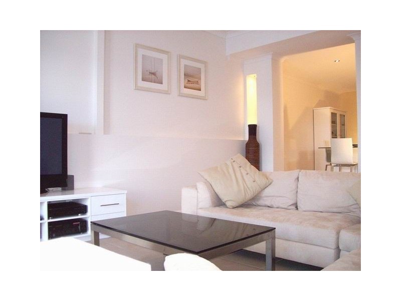 Clear Island Waters QLD 4226