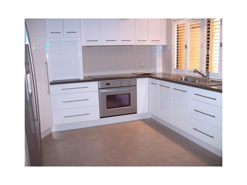 Clear Island Waters QLD 4226