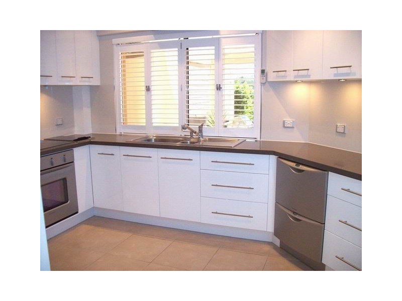 Clear Island Waters QLD 4226