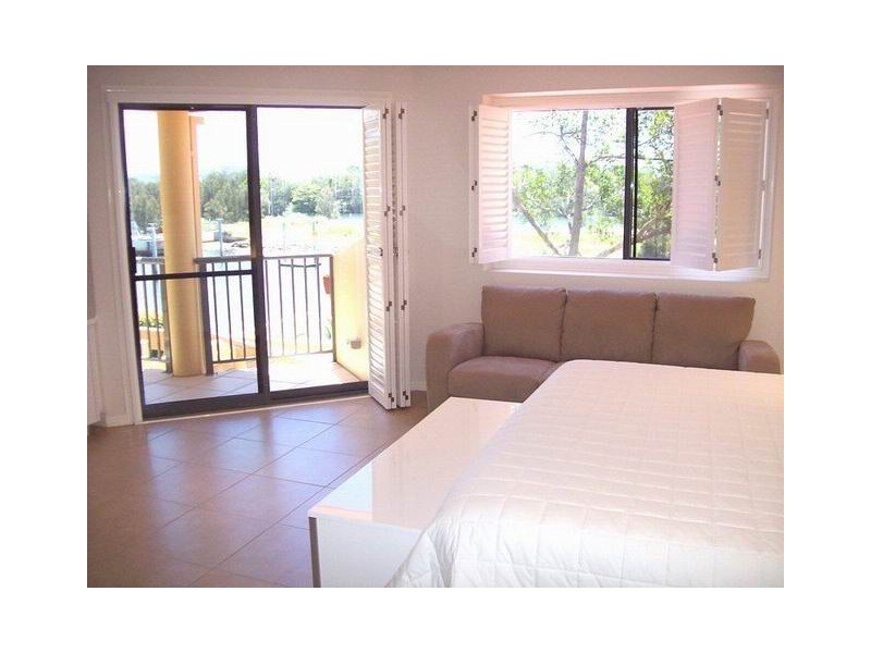 Clear Island Waters QLD 4226