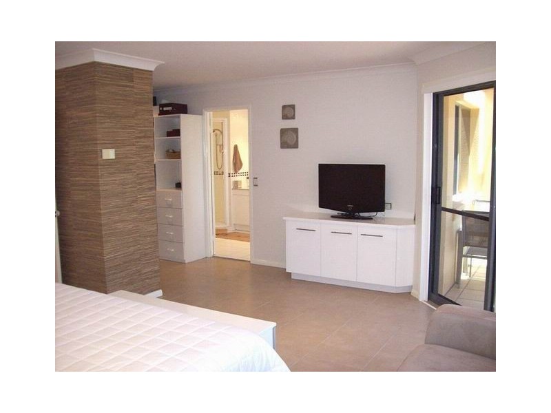 Clear Island Waters QLD 4226