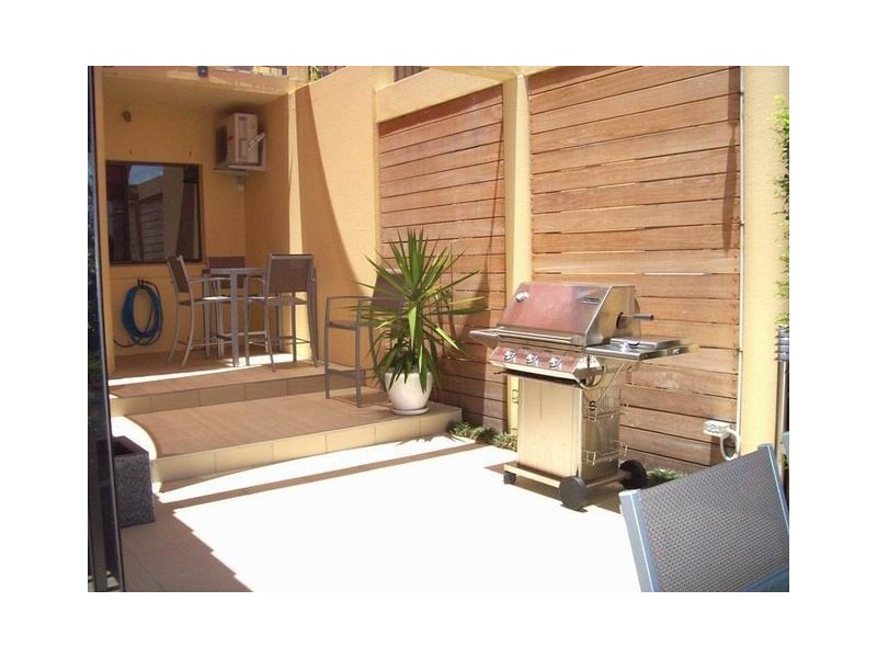 Clear Island Waters QLD 4226