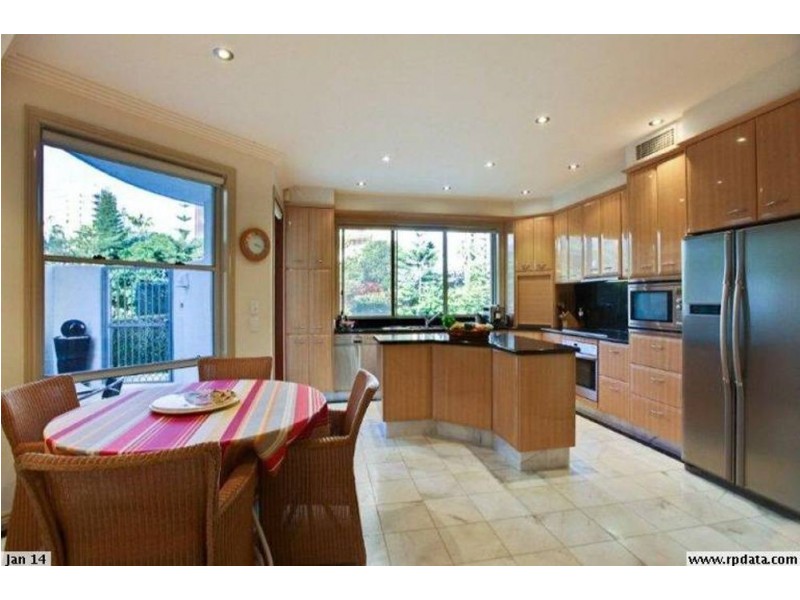 2/42 Tedder Avenue, Main Beach QLD 4217