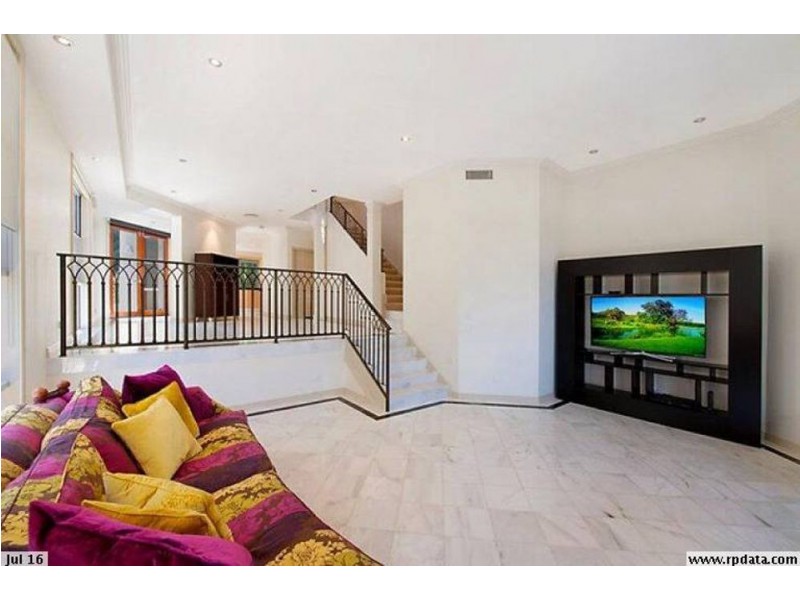 2/42 Tedder Avenue, Main Beach QLD 4217