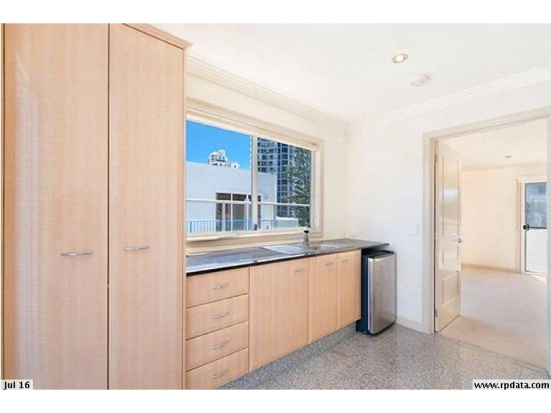 2/42 Tedder Avenue, Main Beach QLD 4217