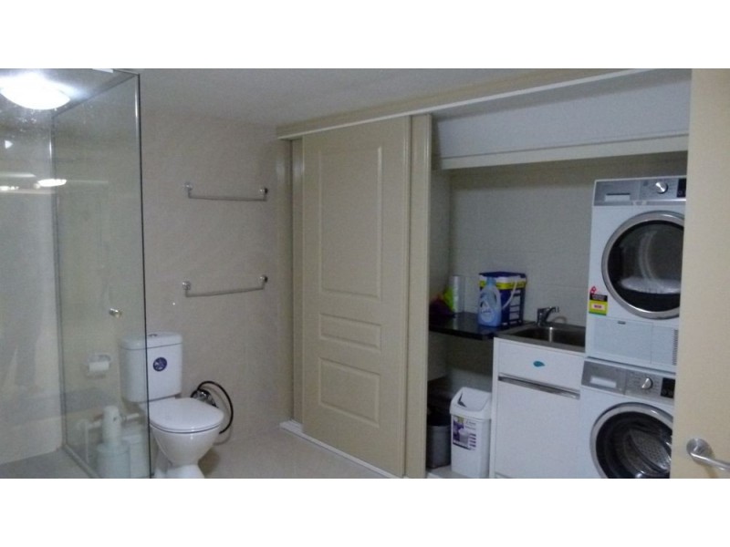 2/42 Tedder Avenue, Main Beach QLD 4217