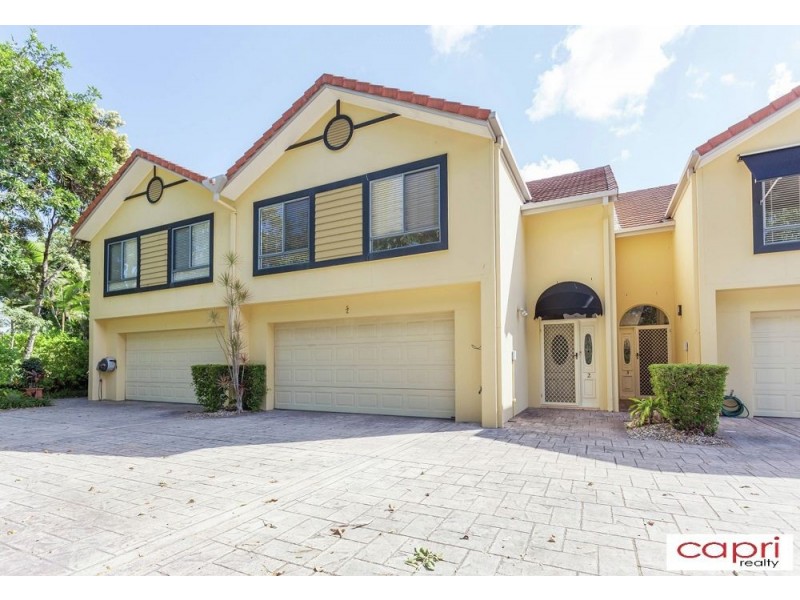 2/125 Santa Cruz Blvd, Clear Island Waters QLD 4226