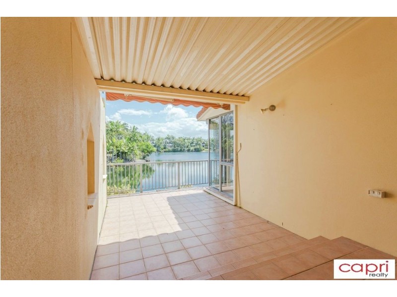 2/125 Santa Cruz Blvd, Clear Island Waters QLD 4226