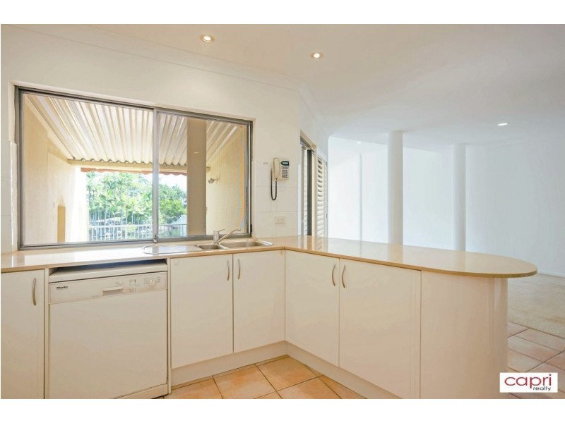 2/125 Santa Cruz Blvd, Clear Island Waters QLD 4226