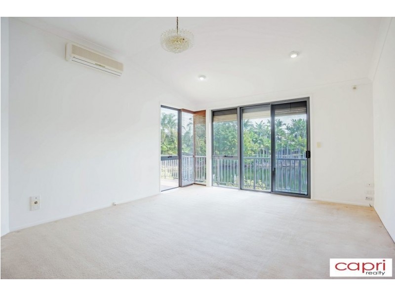 2/125 Santa Cruz Blvd, Clear Island Waters QLD 4226