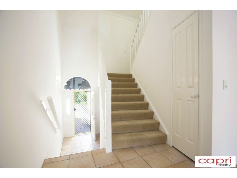 2/125 Santa Cruz Blvd, Clear Island Waters QLD 4226