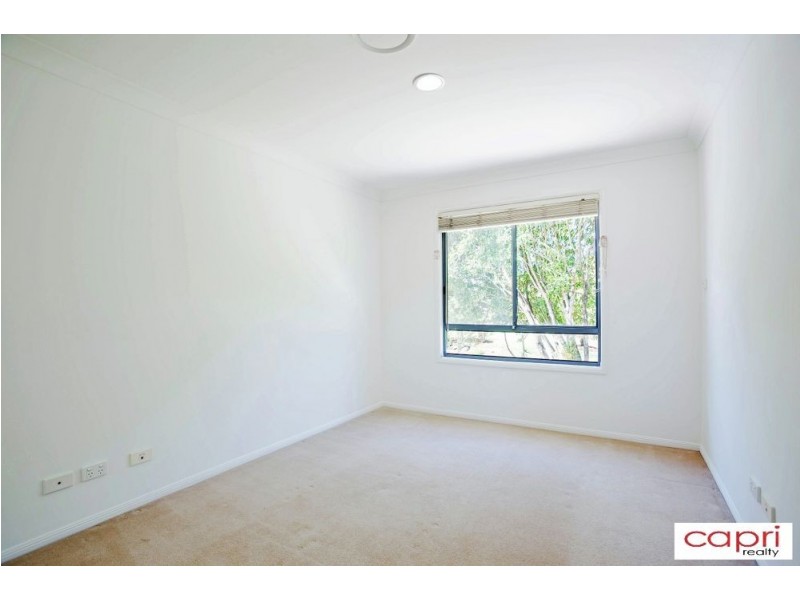 2/125 Santa Cruz Blvd, Clear Island Waters QLD 4226