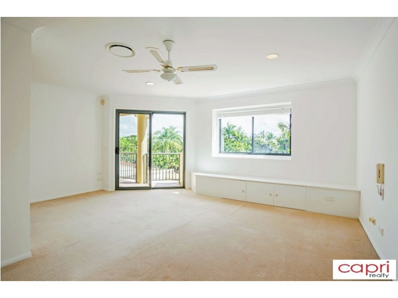 2/125 Santa Cruz Blvd, Clear Island Waters QLD 4226