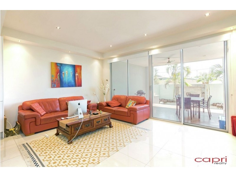 1/13 Oleander Avenue, Biggera Waters QLD 4216