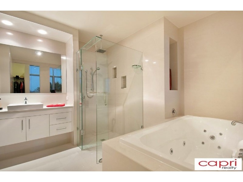 1/13 Oleander Avenue, Biggera Waters QLD 4216