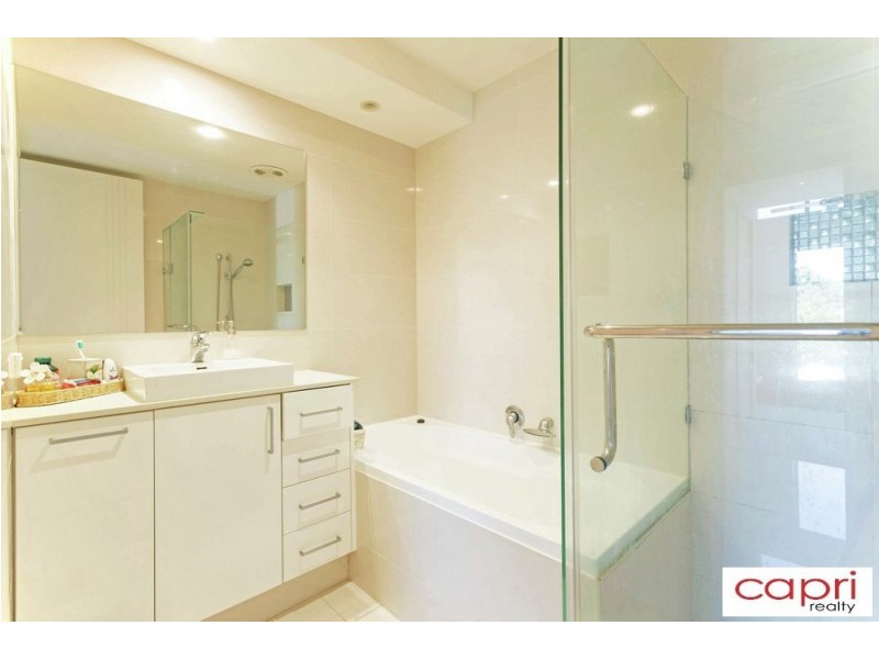 1/13 Oleander Avenue, Biggera Waters QLD 4216