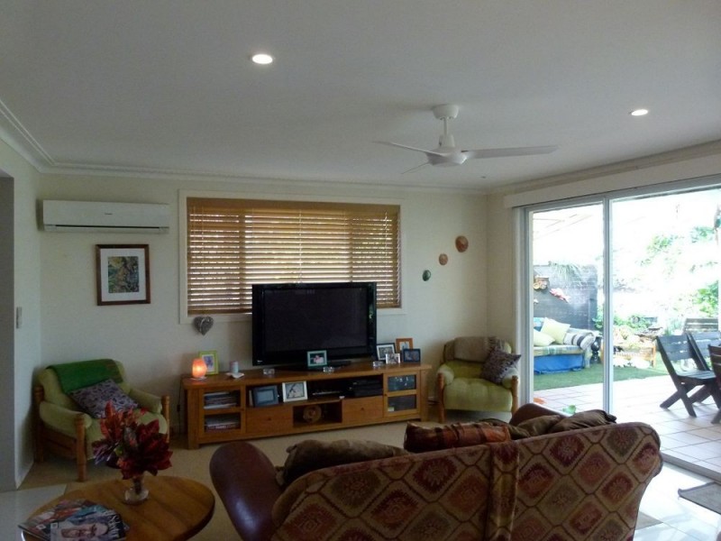 104 Monaco Street, Broadbeach Waters QLD 4218