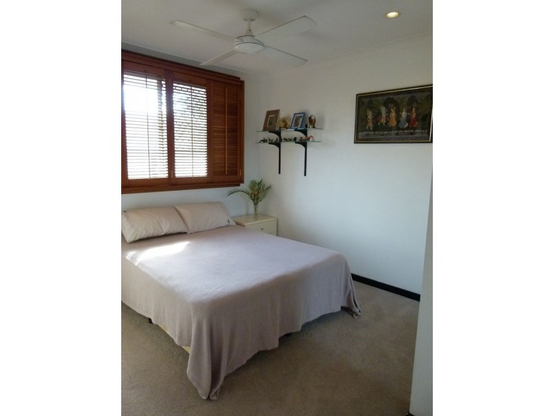 104 Monaco Street, Broadbeach Waters QLD 4218