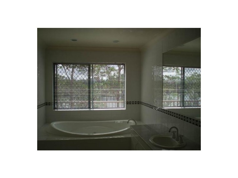 Clear Island Waters QLD 4226