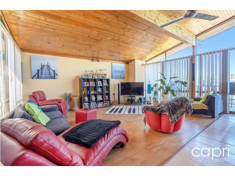 104 Amalfi Drive, Isle Of Capri QLD 4217