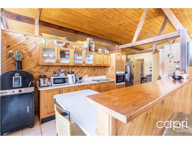 104 Amalfi Drive, Isle Of Capri QLD 4217