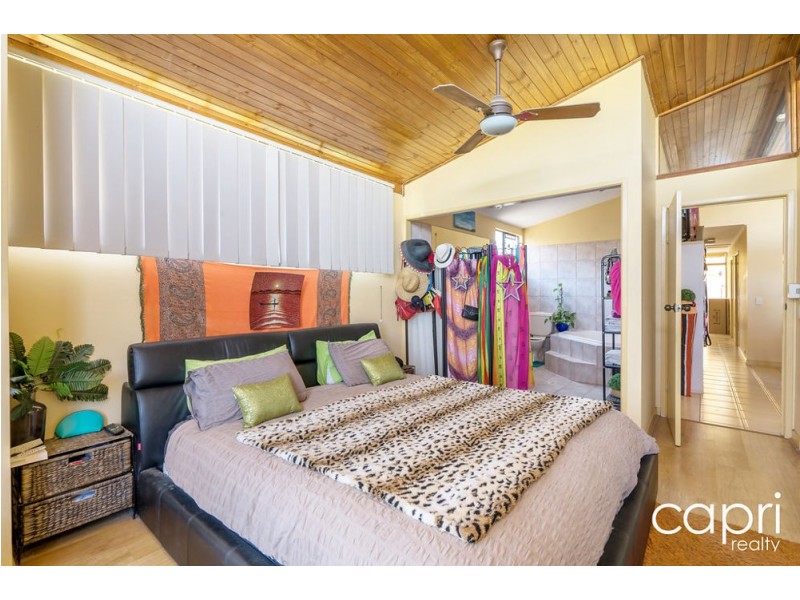 104 Amalfi Drive, Isle Of Capri QLD 4217