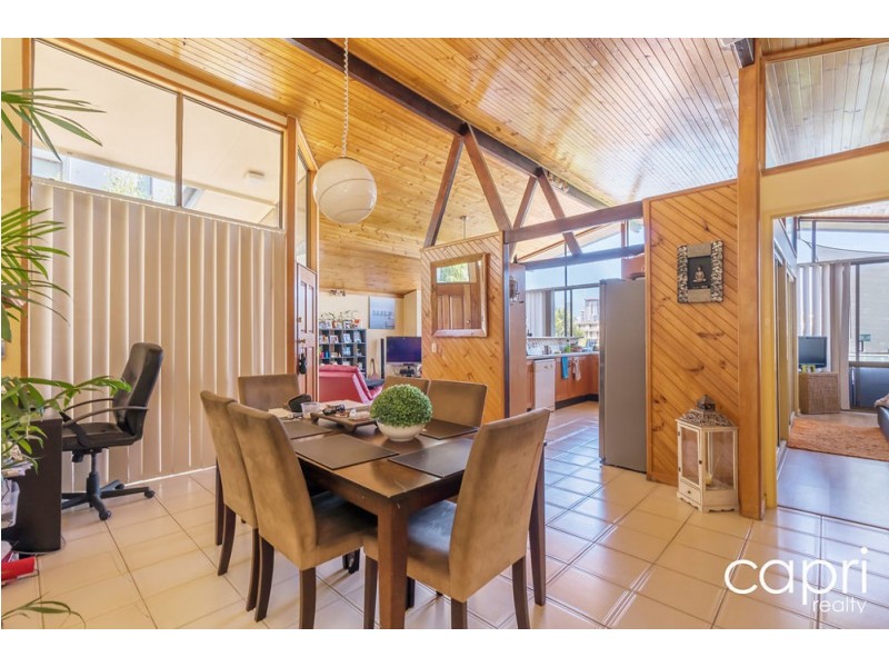 104 Amalfi Drive, Isle Of Capri QLD 4217