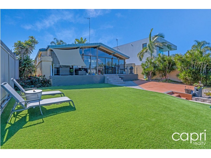 104 Amalfi Drive, Isle Of Capri QLD 4217