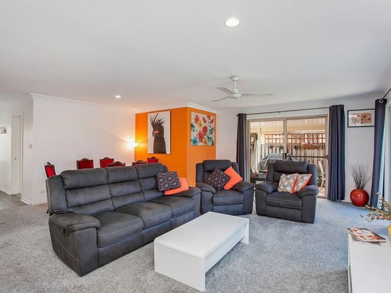 8 Sparrow Place, Burleigh Waters QLD 4220