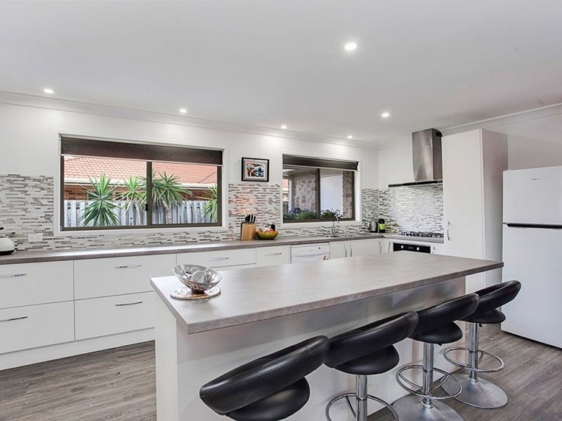 8 Sparrow Place, Burleigh Waters QLD 4220