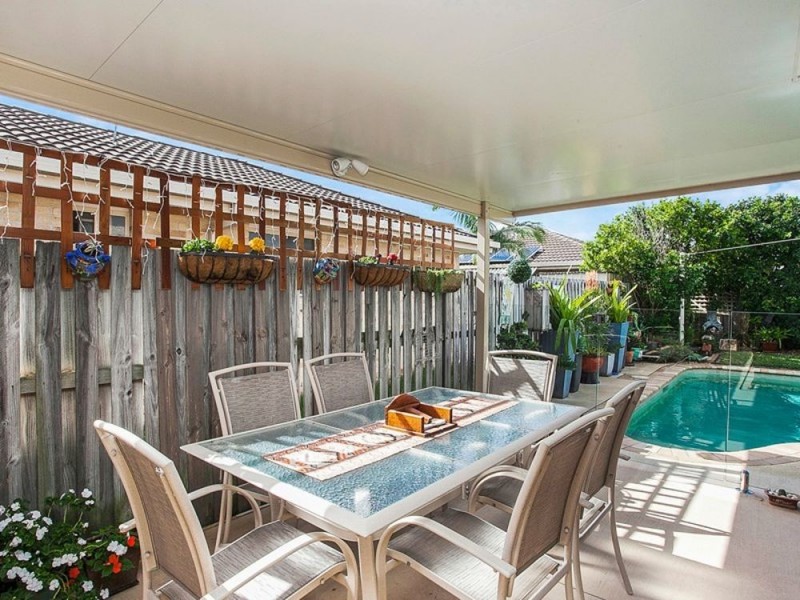 8 Sparrow Place, Burleigh Waters QLD 4220