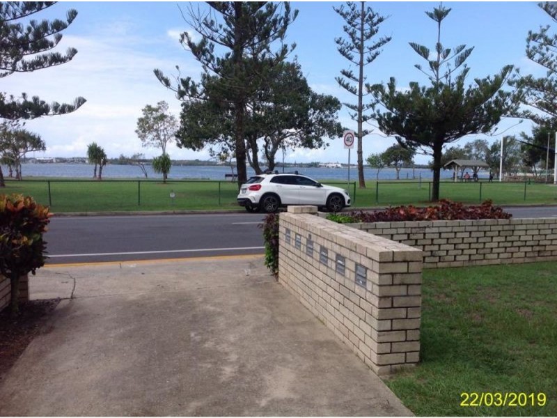 1/196 Marine Parade, Labrador QLD 4215