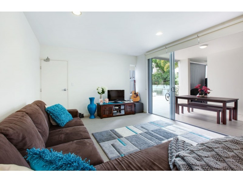 4/43 Anembo Street, Chevron Island QLD 4217