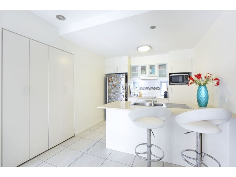4/43 Anembo Street, Chevron Island QLD 4217