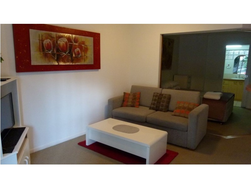 10/106-108 Marine Parade, Southport QLD 4215