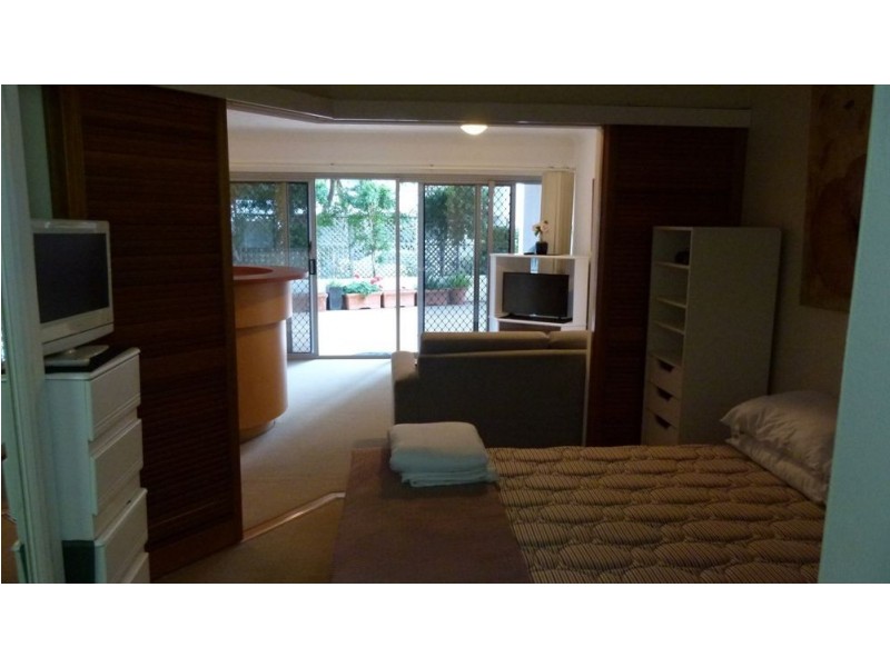 10/106-108 Marine Parade, Southport QLD 4215