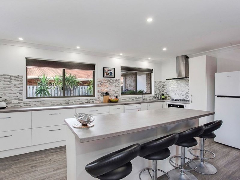 8 Sparrow Place, Burleigh Waters QLD 4220