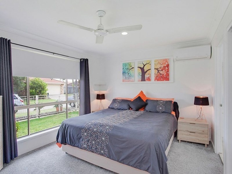 8 Sparrow Place, Burleigh Waters QLD 4220