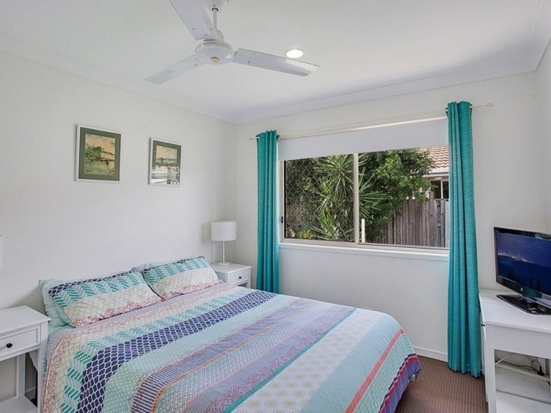 8 Sparrow Place, Burleigh Waters QLD 4220
