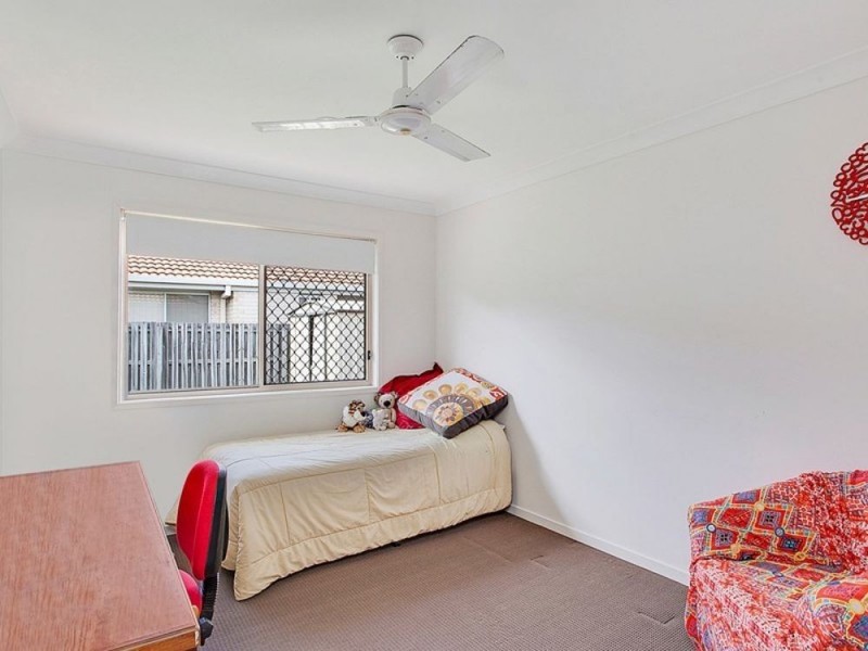 8 Sparrow Place, Burleigh Waters QLD 4220