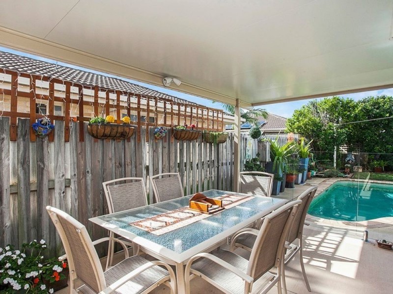 8 Sparrow Place, Burleigh Waters QLD 4220