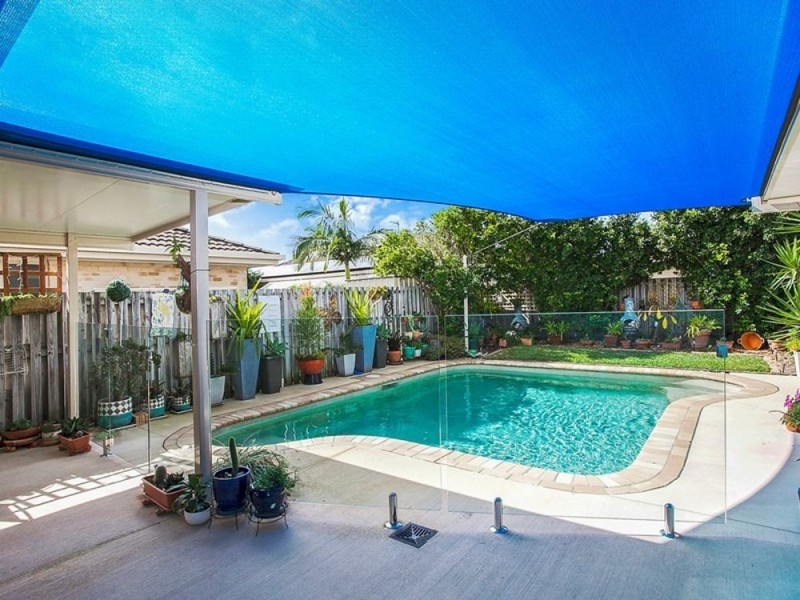 8 Sparrow Place, Burleigh Waters QLD 4220
